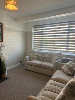 3 Bedroom Home In Worthing Perfect For Long And Short Stays - - 8
