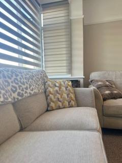 3 Bedroom Home In Worthing Perfect For Long And Short Stays - - 2