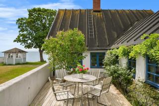 Beachfront escape with eclectic dog-lover charm - Smygehamn - 0