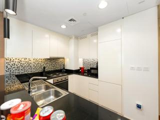 Burj View 3BDR with Rooftop Infinity Pool - 3