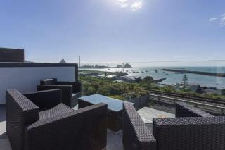 The Waterfront Escape - with panoramic sea views - New Plymouth - 6