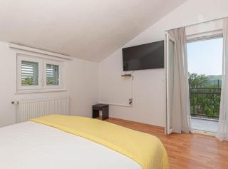Villa Maria with Outdoor Pool - Drniš - 2