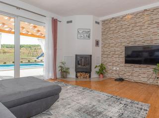 Villa Maria with Outdoor Pool - Drniš - 6