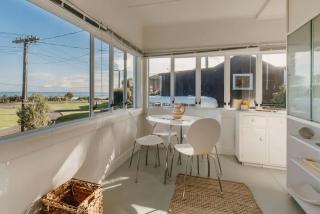 Oakura Circle - authentic Kiwi bach by the beach - Oakura - 4