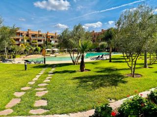 Elegant 2-BR Oasis with Terraces & Pool view - 3