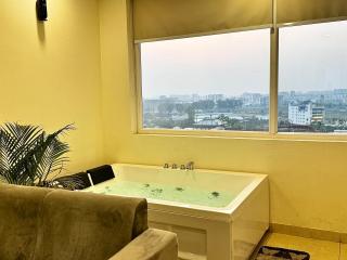 High Rise Lavish Room with Jacuzzi & Amazing View in zirkapur - Zirakpur - 6