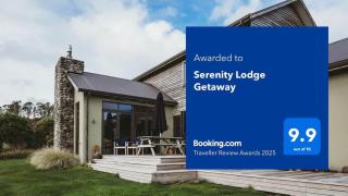 Serenity Lodge Getaway - with river views - Egmont Village - 9