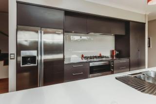 Serenity Lodge Getaway - with river views - Egmont Village - 6