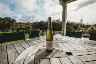 Serenity Lodge Getaway - with river views - Egmont Village - 3
