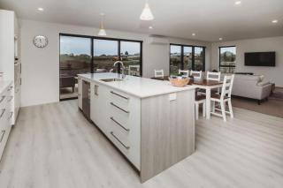 Bell Block Beauty - pristine 3BR home near beach - New Plymouth - 6