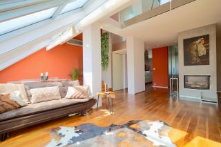 Luxe Prague Loft, Castle Views & Rooftop Terrace - Prag - 6