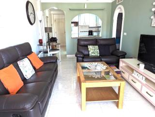 Fantastic 2 bedroom apartment in walking distance to all amenities - Villamartin - 1