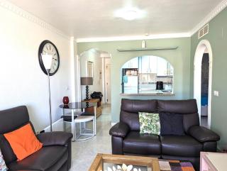 Fantastic 2 bedroom apartment in walking distance to all amenities - Villamartin - 4