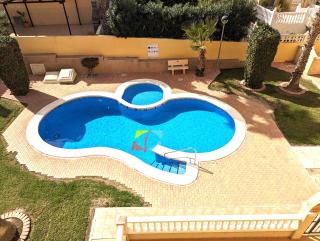 Fantastic 2 bedroom apartment in walking distance to all amenities - Villamartin - 0
