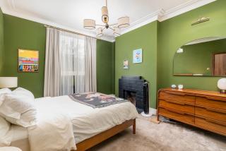 Bright Mid-Century Modern Hackney Home - 1