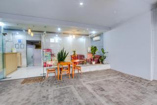 Hotel O Tegal near RSUD Kardinah Tegal formerly Hugo Suites Family - Tegal - 7