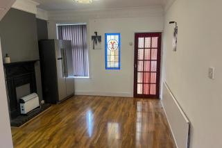4-Guest Charm Home w Street Parking & WiFi & Party - Leicester - 9