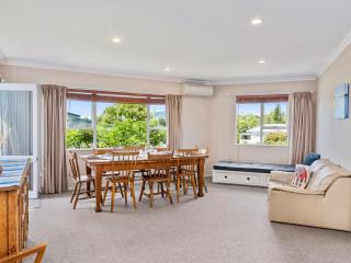 Family at Wharewaka - Wharewaka Holiday Home - Taupo - 6
