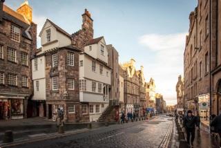 New Royal Mile Residence Quiet Spacious and Comfortable Flat with Large Balcony and Great Views Top Floor No Lift - Edimburgo - 1