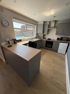Stylish 2BR with Roof Terrace - Dartford - 4