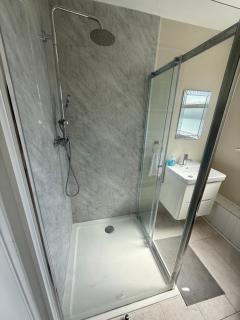 Stylish 2BR with Roof Terrace - 3