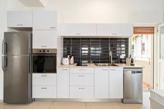 Classic Bauhaus 1Br with Balcony on Sheinkin Street by FeelHome - Tel Aviv - 8