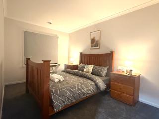 Golden Palm Palace - Clyde North - 0