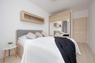 Functional Apartment with 2 Bedrooms and Parking in Wola district by Noclegi Renters - Warsaw - 5