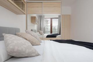Functional Apartment with 2 Bedrooms and Parking in Wola district by Noclegi Renters - Warsaw - 4