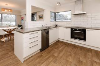 Kawaroa Park View - near CBD & coastal walkway - New Plymouth - 8