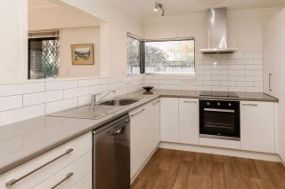Kawaroa Park View - near CBD & coastal walkway - New Plymouth - 6