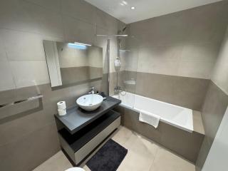 Stays at Celeste - Sea Front Apartments - St Paul's Bay - 5