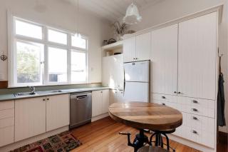 Timeless Treasure - family retreat with garden - New Plymouth - 1