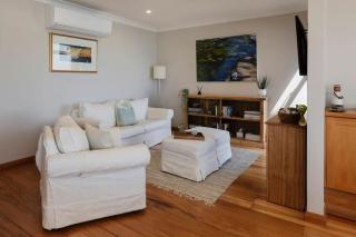 Clifftops - oceanfront retreat in Oakura Beach - 2