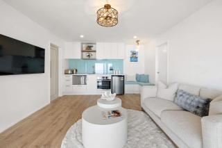 Wanaka Studio - sea views from your private patio - New Plymouth - 6
