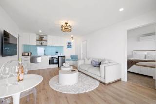 Wanaka Studio - sea views from your private patio - New Plymouth - 4