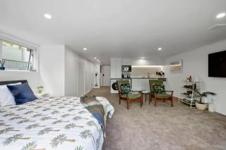 Amaroo - poolside studio near Pukekura Park - New Plymouth - 3