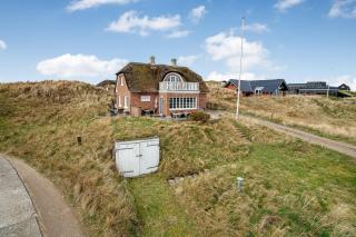 Charming Holiday Home With Outdoor Hot Tub, In The Center Of Søndervig And Only 230 Meters From The North Sea, - Ringkøbing - 0