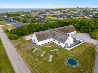 Large Pool House For 24 People, With Almost Everything In Activities, 300 Meters From The Fjord, - Vinderup - 0