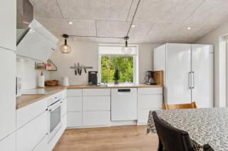 Lovely Holiday Home From 2022, With A 5-Person Outdoor Hot Tub, 200 Meters From The Water, - Sønder Ydby - 4