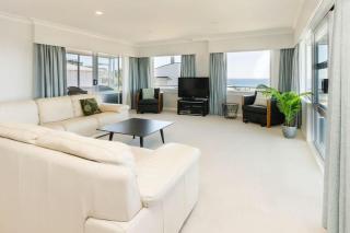 Ngamotu Vista - 5BR home with harbour views - New Plymouth - 1