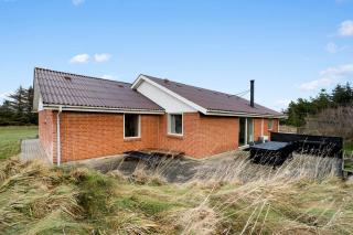 Large, Well-Maintained Holiday Home Near Søndervig, With Activity Room, 6-Person Outdoor Hot Tub And Sauna, - Ringkøbing - 0
