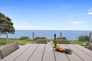 Beachfront Breeze - sea views for days - New Plymouth - 9