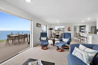 Beachfront Breeze - sea views for days - New Plymouth - 3