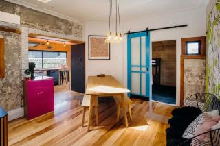 Fun Times in Fitzroy - eclectic bungalow by beach - New Plymouth - 0
