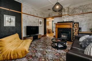 Fun Times in Fitzroy - eclectic bungalow by beach - New Plymouth - 3