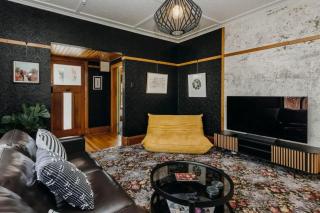 Fun Times in Fitzroy - eclectic bungalow by beach - New Plymouth - 2