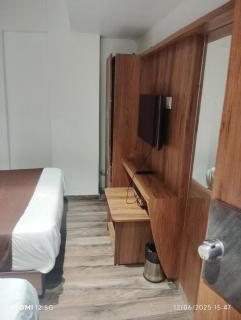 Hotel Pera Villa - Gandhinagar - 6