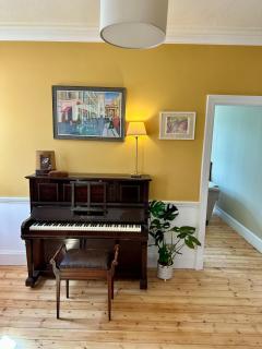 Ladies Walk - Stunning Riverfront Home - 4
