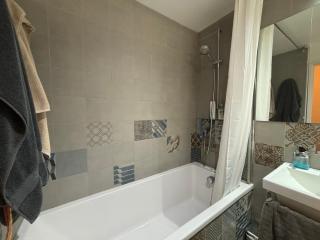 Contemporary Flat w Private Patio London Fields - 8